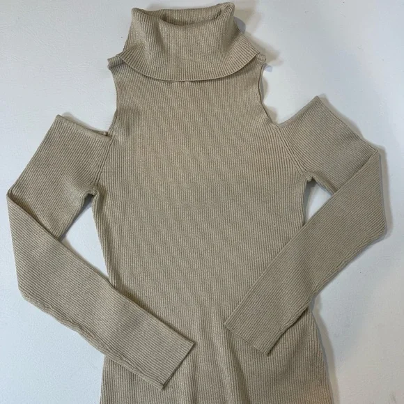 INTEMPO Cold Shoulder, Long Sleeve, Turtleneck Champagne Sweater. Medium New - Picture 1 of 13